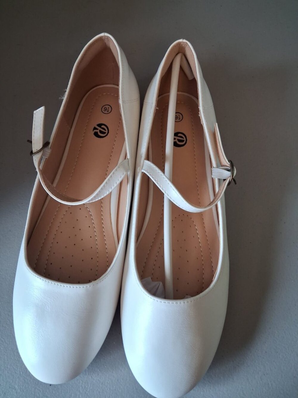Rekayla White Mary Jane Flats Women's Size 9.5 Faux Leather Ankle Strap NWT